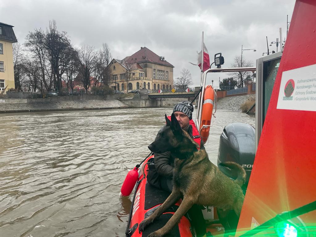 Piąty dzień poszukiwań na Odrze. Gdzie jest człowiek, który w sylwestra skoczył z Mostu Grunwaldzkiego?
