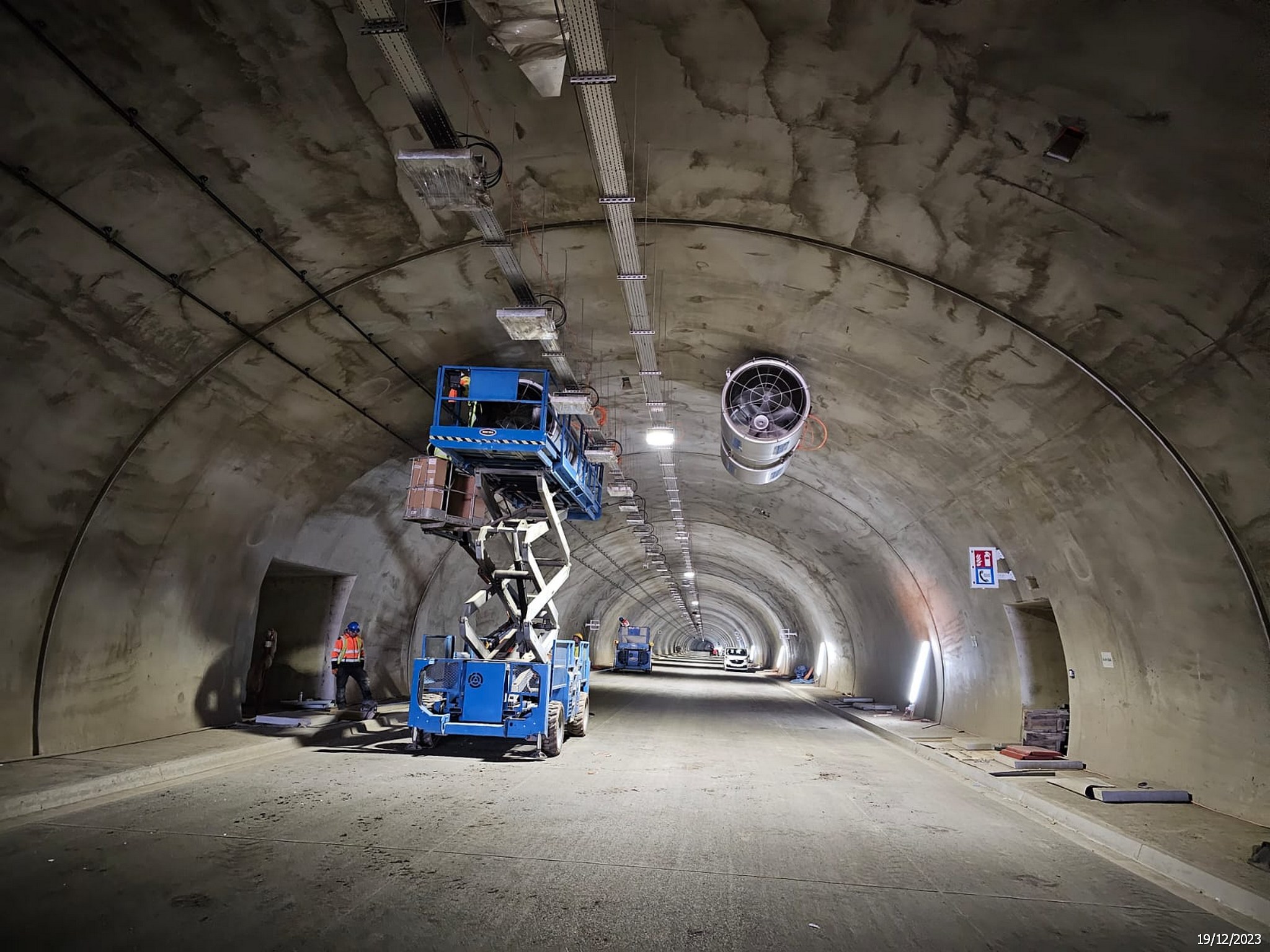 Wielki tunel, który skróci drogę z Wrocławia do Pragi jest już prawie gotowy