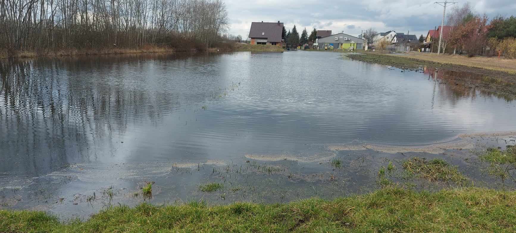 Pompują wodę, żeby nie zalać miasta. Poważna sytuacja pod Wrocławiem