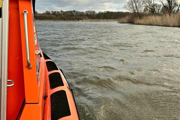 Wrocław: Pijany młodzieniec płynął Odrą. Ledwo przeżył