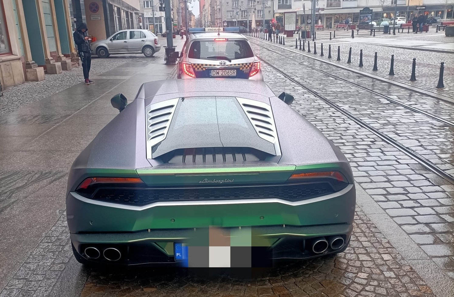 A to pech! Takie piękne auto i mandacik. Jak zakaz, to zakaz!