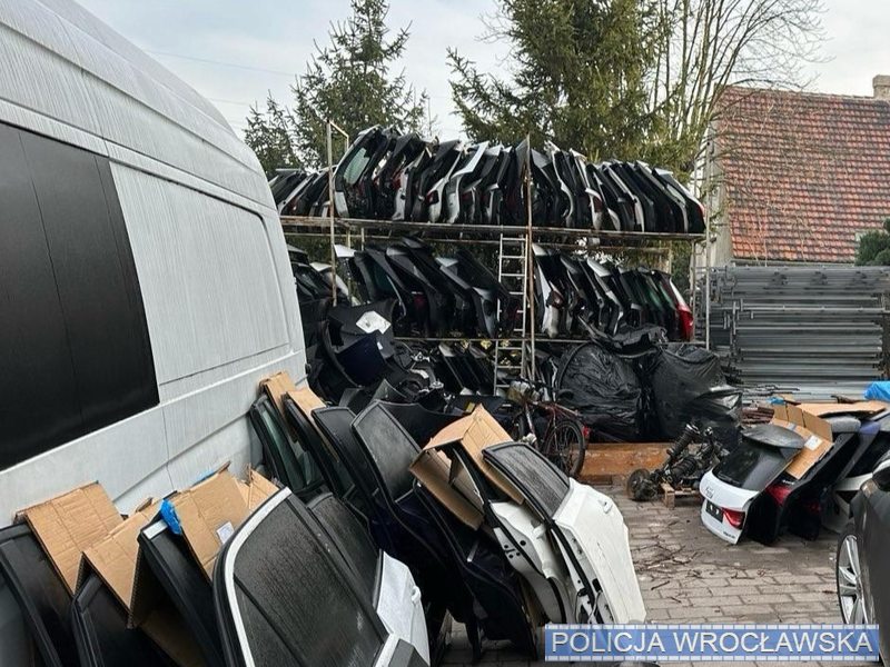 Wrocław: Warsztat samochodowy był dziuplą złodziei aut