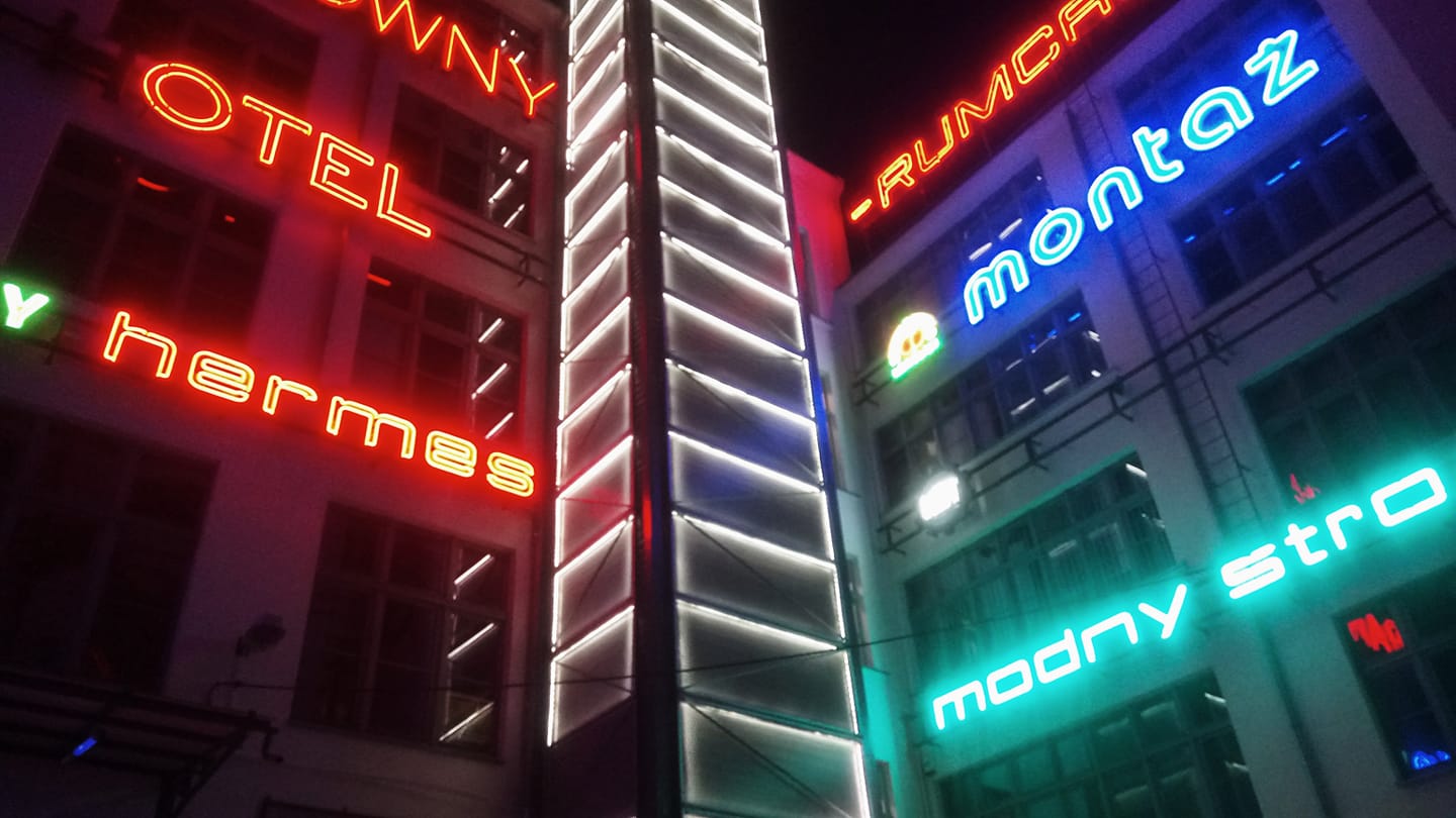 Wrocław: Kultowa Galeria Neonów przy Ruskiej przestaje istnieć