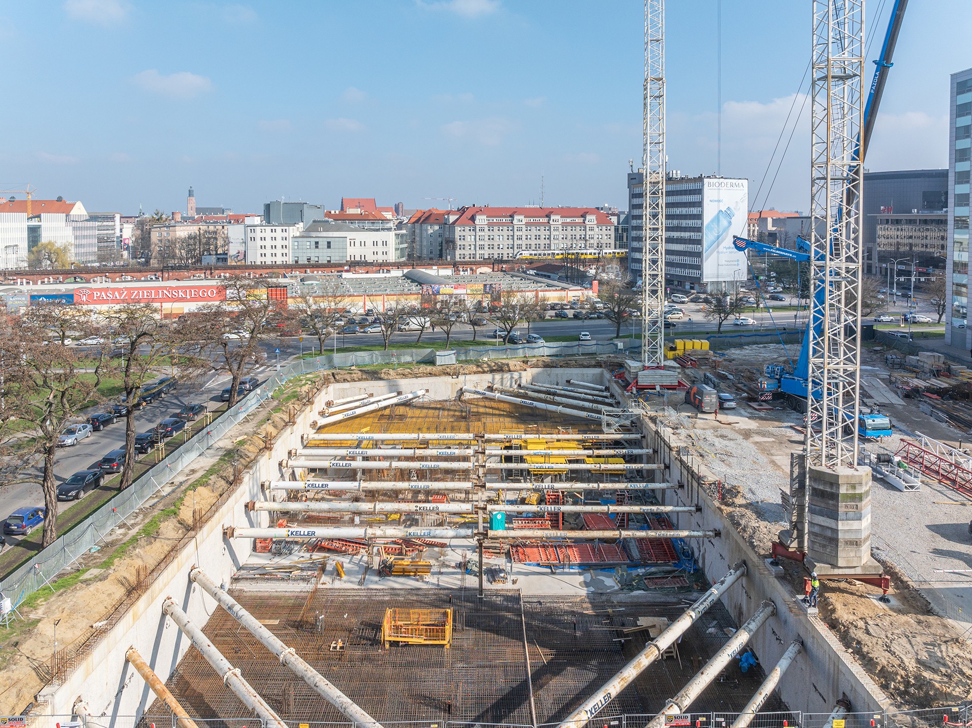 Tak powstaje nowy biurowiec koło Hotelu Wrocław