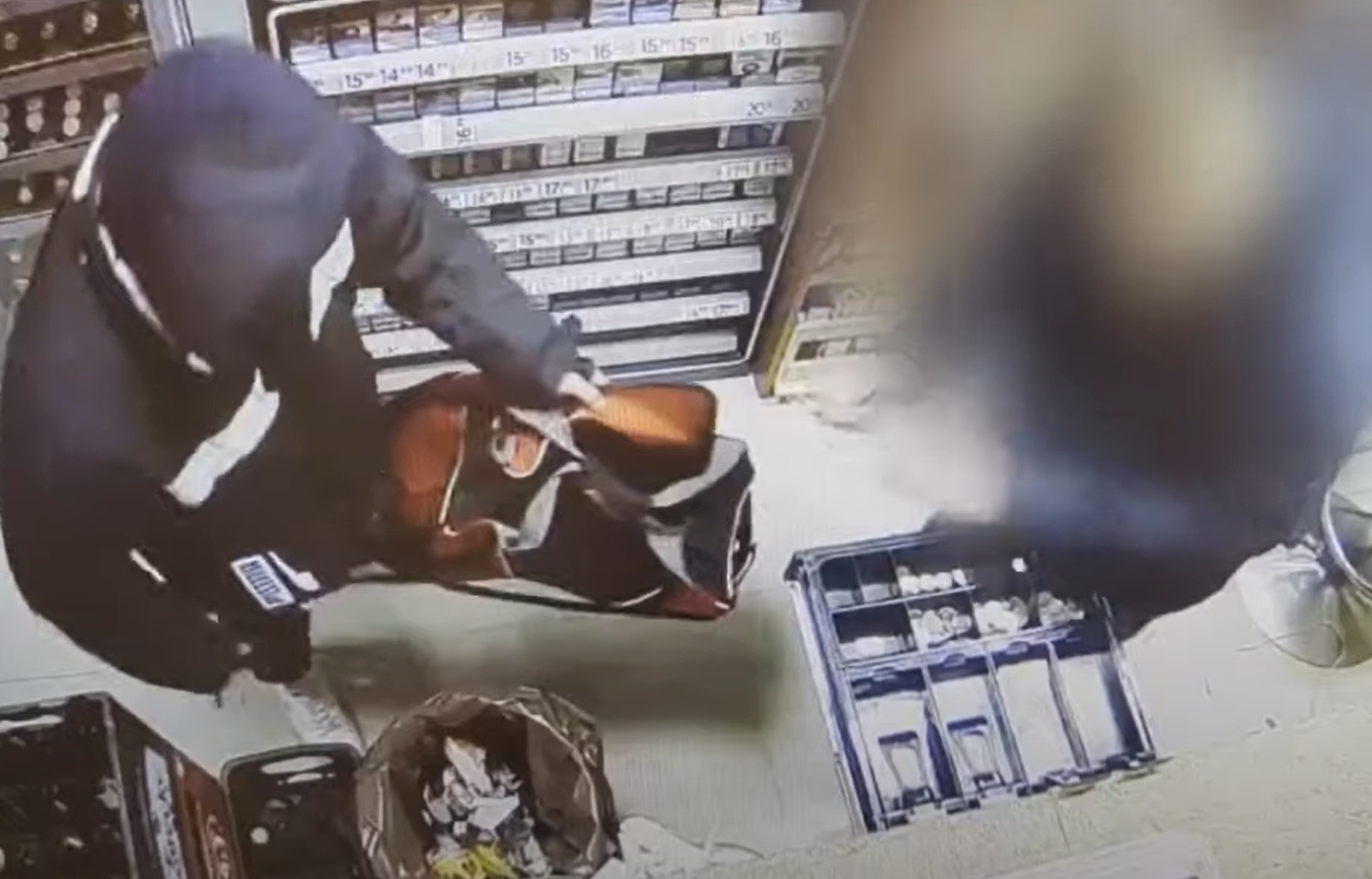 Bandyci napadali na sklepy monopolowe we Wrocławiu. Zobacz film z monitoringu