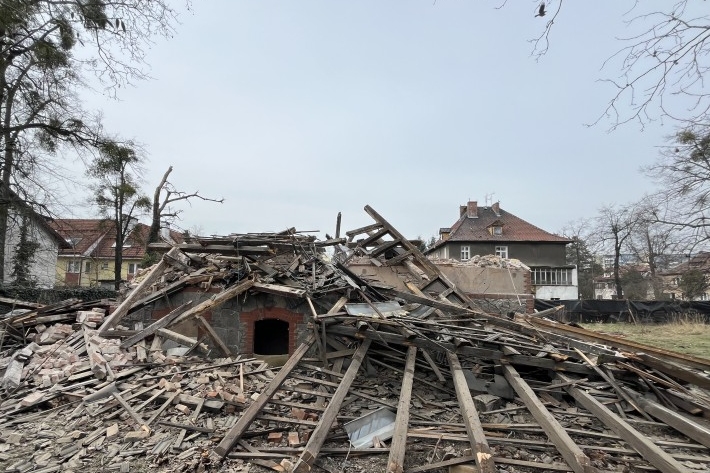 Ekspresowa rozbiórka zabytkowej willi na Kasprowicza. "Nieodwracalna strata dla dziedzictwa Wrocławia"