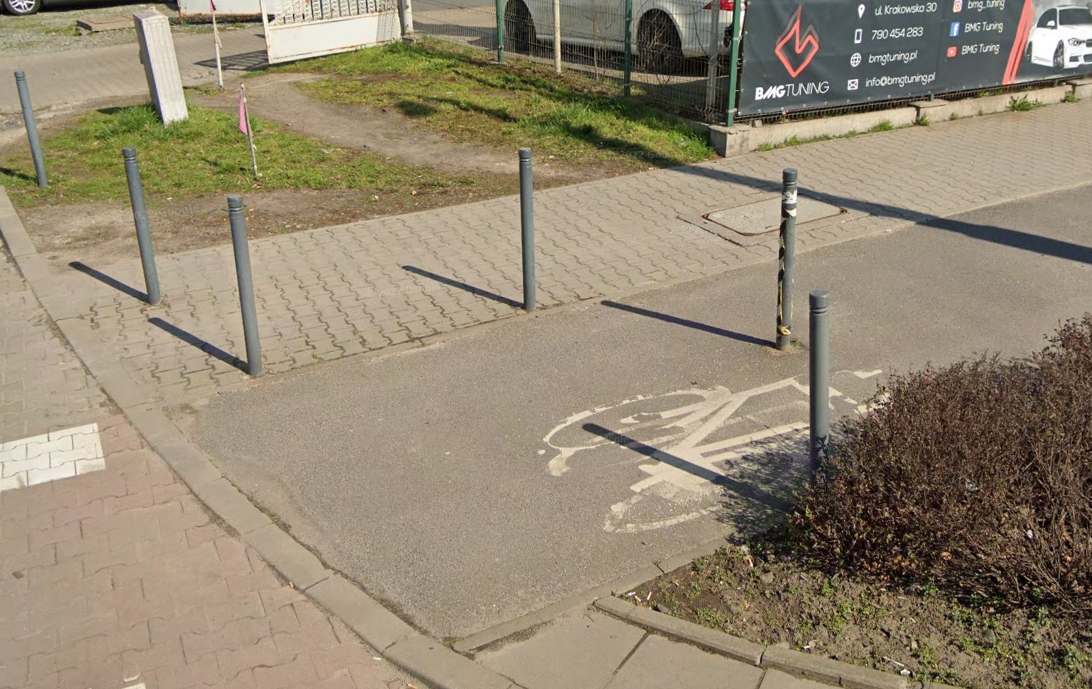 Wrocław: Rowerzysta ranny po zderzeniu ze słupkiem na ścieżce