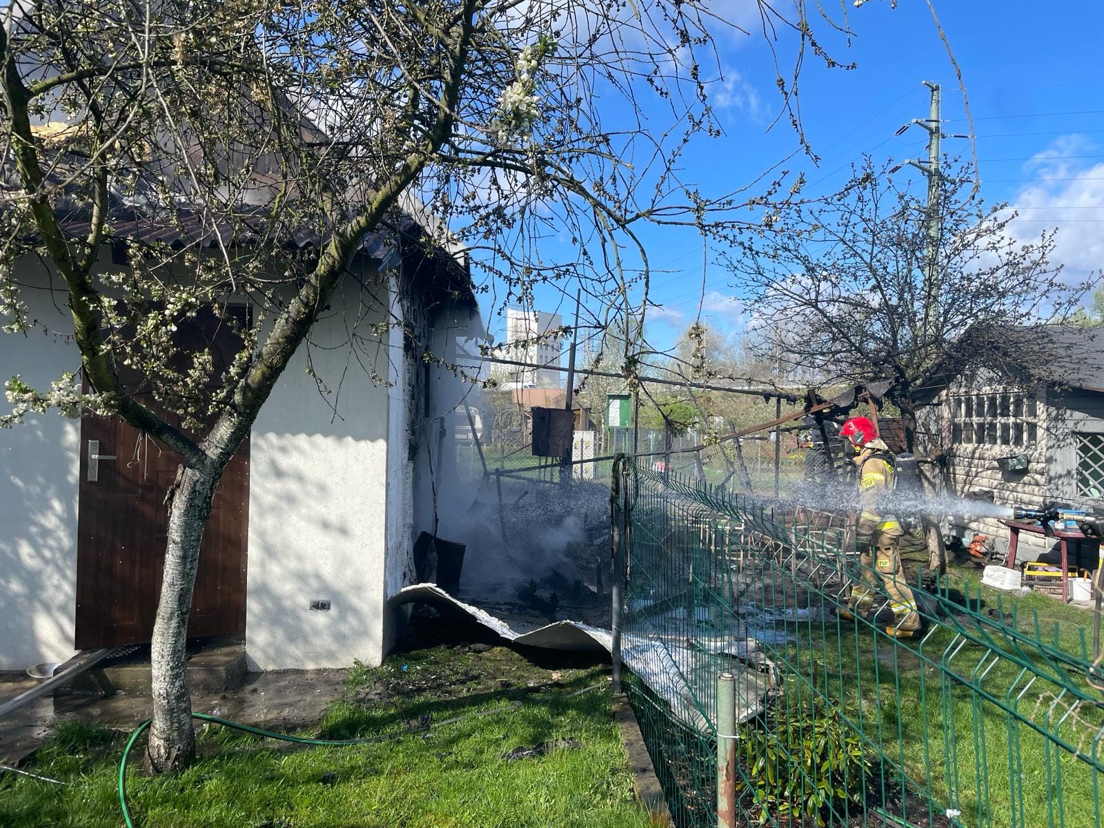 Pożar na działkach we Wrocławiu