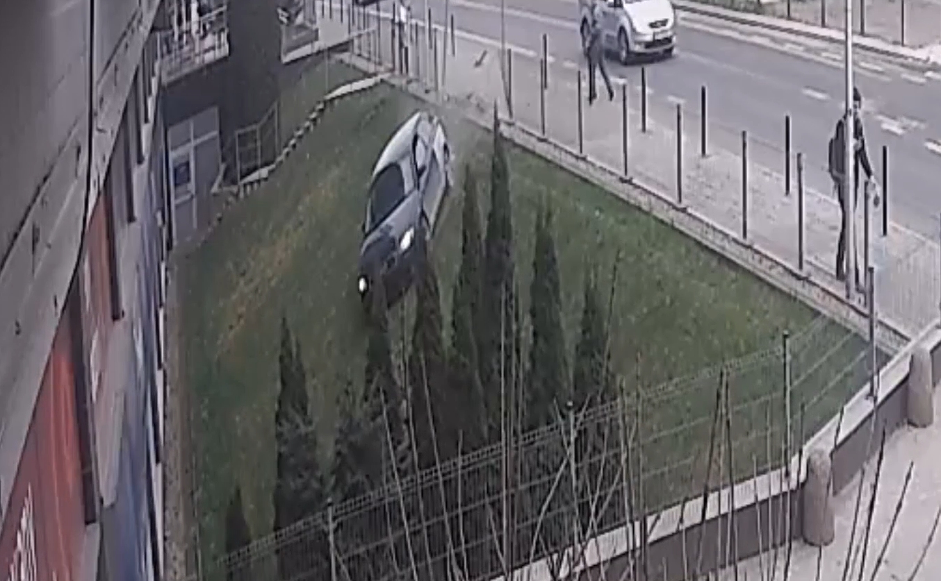 Zawał serca przyczyną wypadku na Braniborskiej. Auto uderzyło w Domar