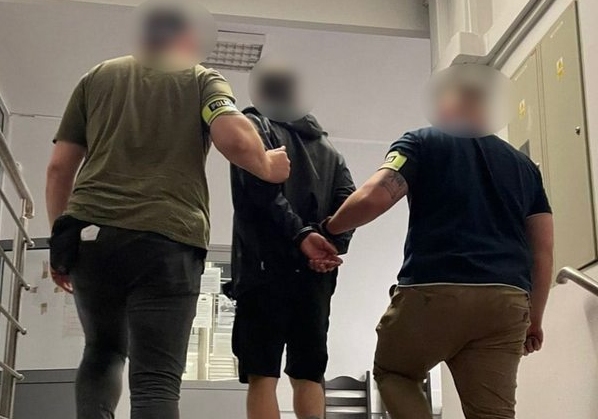 Wrocław: Dwie osoby ranne. Poszło o wyrzucony papierek